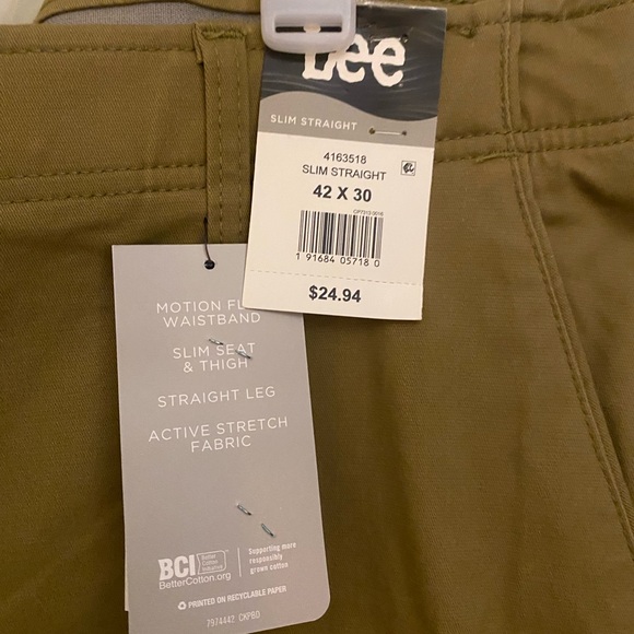 Mens Lee khacki new with tags, 42x30 size - Picture 4 of 7